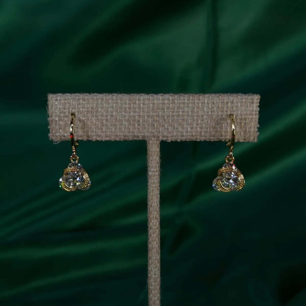 Aretes Largos con Flor de Chapa de Oro 18k