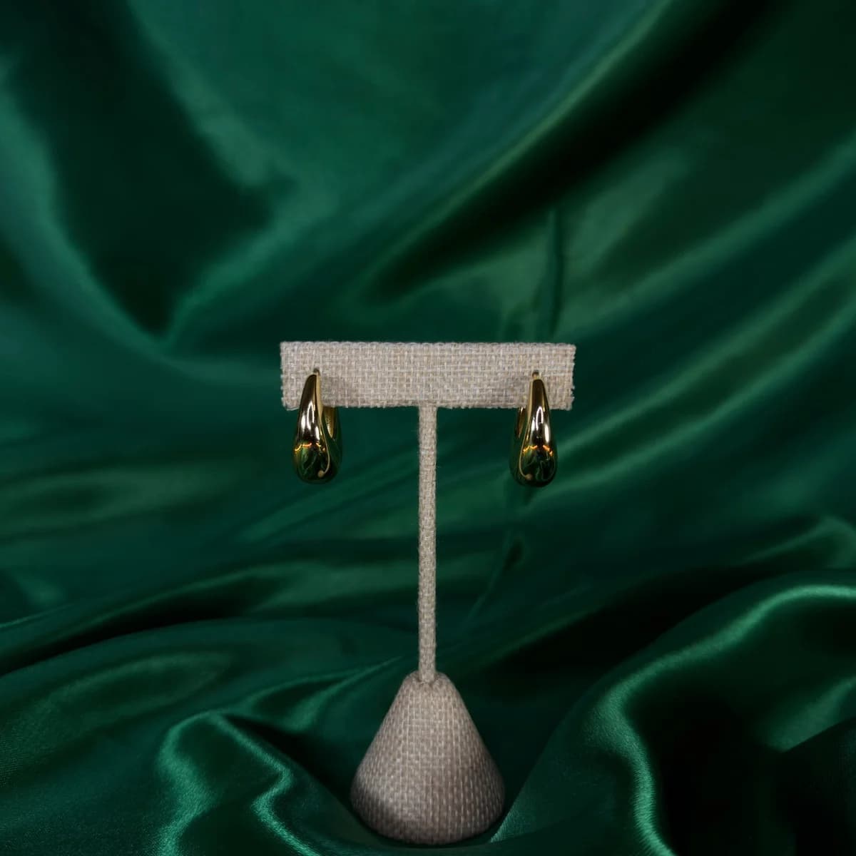 Arracadas Clásicas con Baño de Chapa de Oro 18k — vista 3