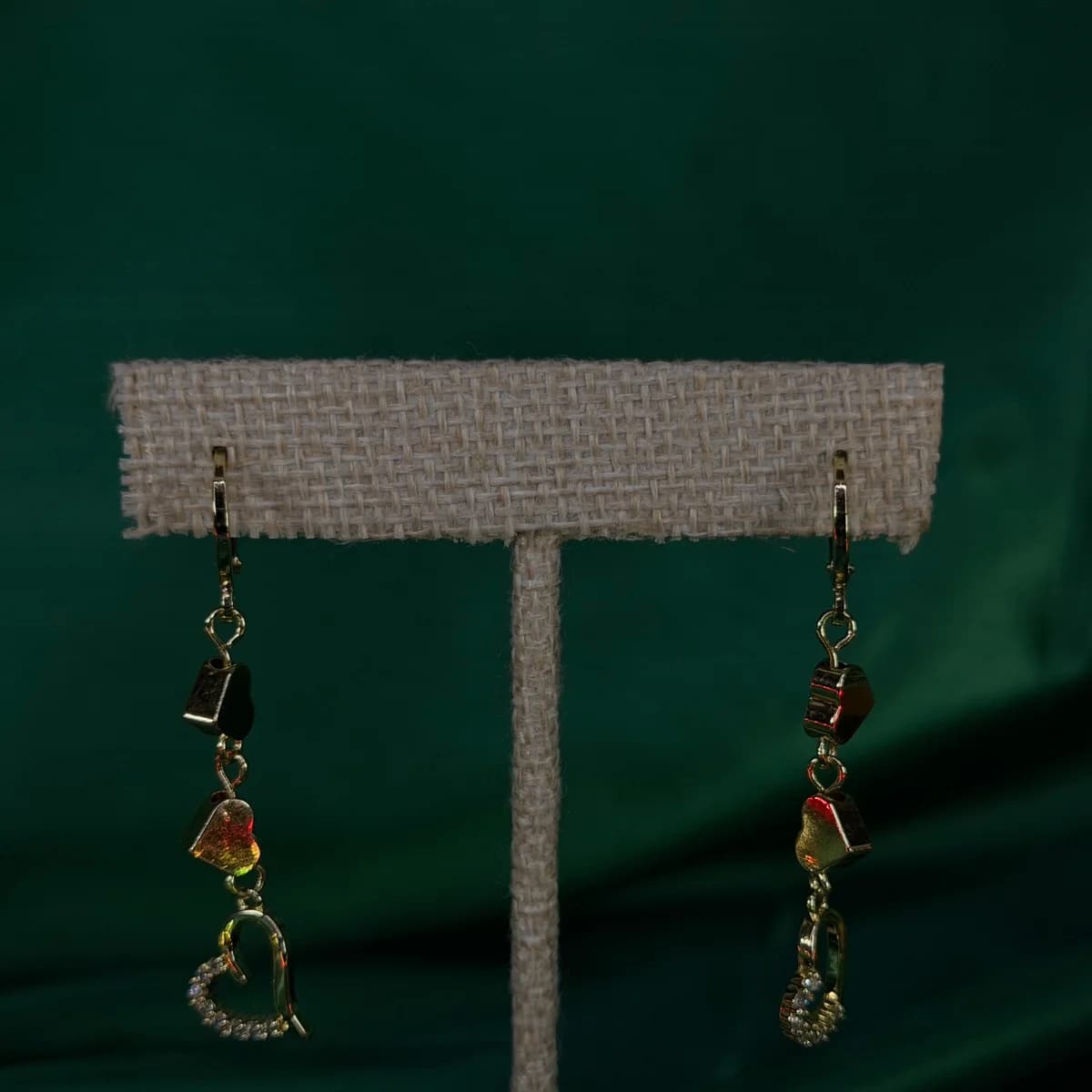 Aretes Largos con Detalle Geométrico en Chapa de Oro 18k
