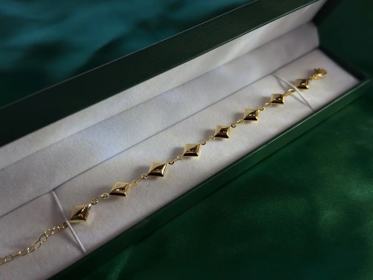 Pulsera Estructurada de Eslabones Rombo en Chapa de Oro — vista 3