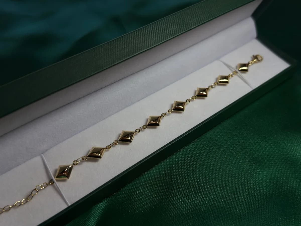 Pulsera Estructurada de Eslabones Rombo en Chapa de Oro — vista 4