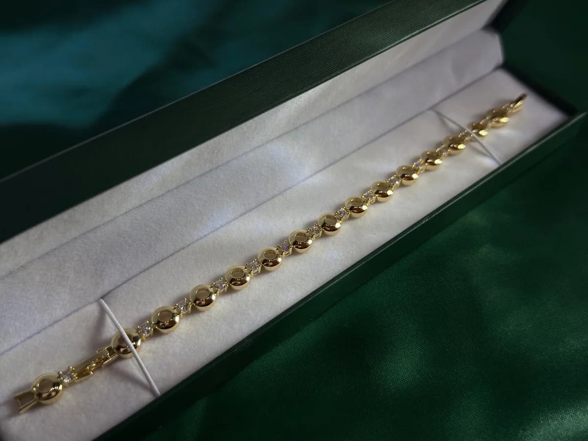 Pulsera Dorada en Chapa de Oro con Encantos — vista 2