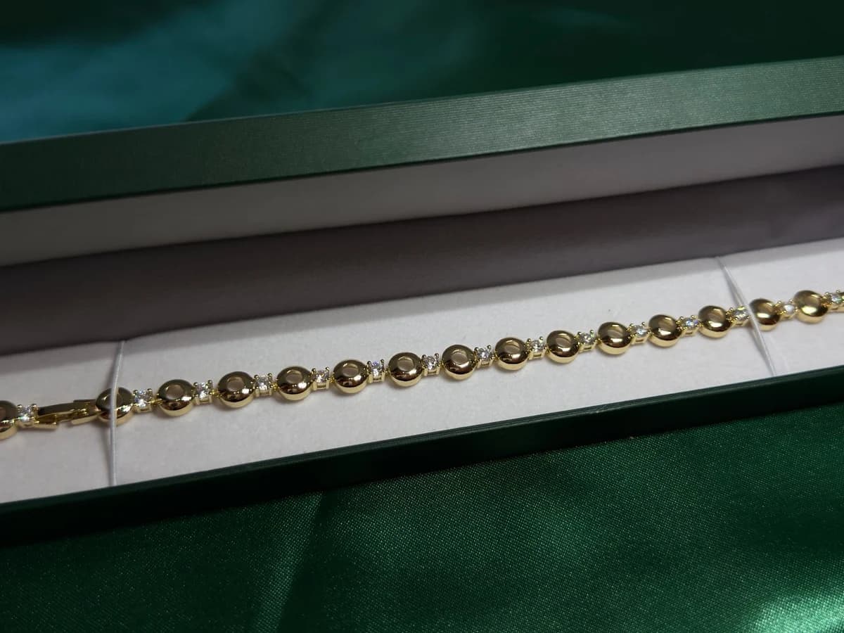 Pulsera Dorada en Chapa de Oro con Encantos — vista 6