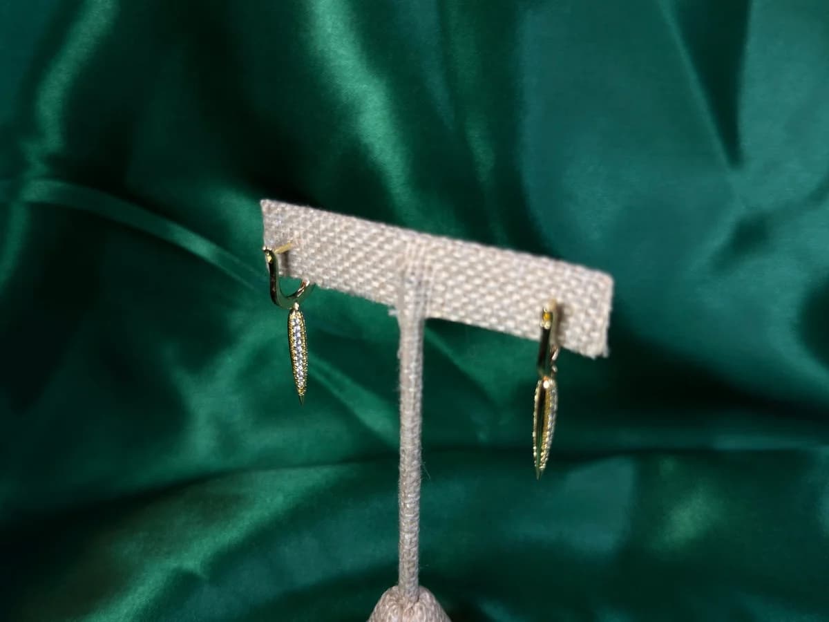 Aretes Largos con Perfil Laminado en Chapa de Oro 18k