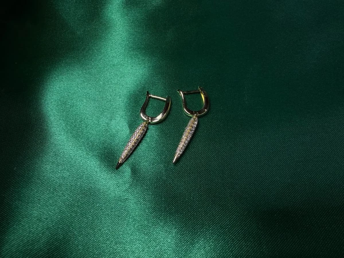 Aretes Largos con Perfil Laminado en Chapa de Oro 18k — vista 7