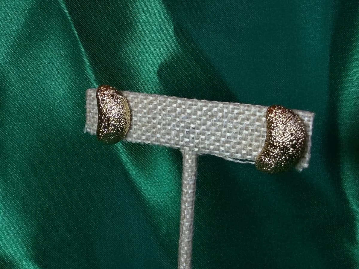 Aretes Lunas Texturizados en Chapa de Oro 18k — vista 3