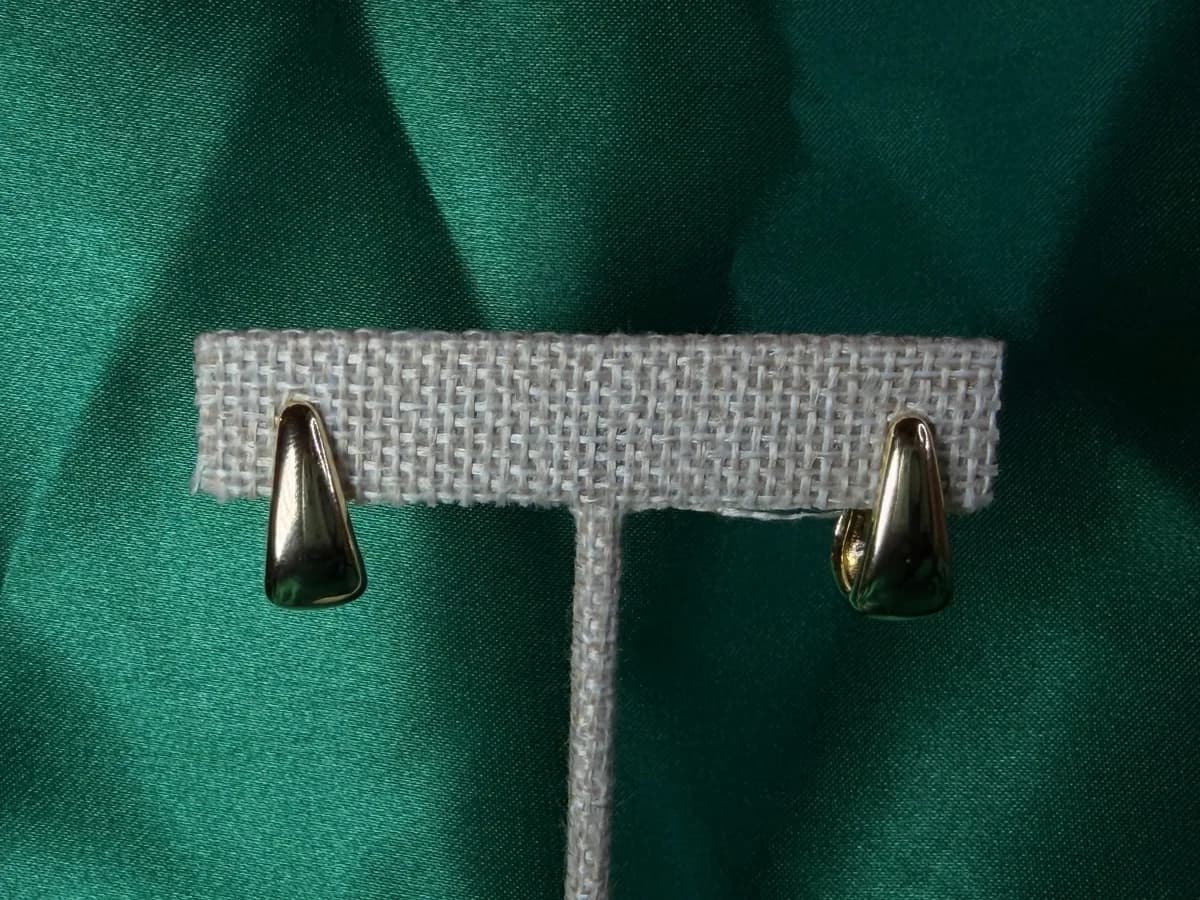 Aretes Concha Dorada Brillante en Chapa de Oro — vista 3