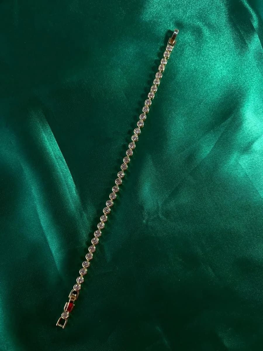 Pulsera Delgada con Circonias Redondas con Bisel en Chapa de Oro 18k — vista 3