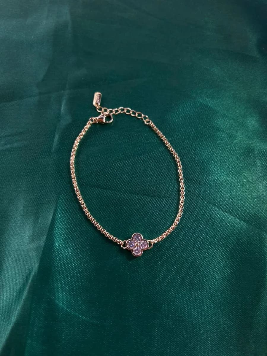 Pulsera Delicada de Trébol con Circonias en Chapa de Oro 18k — vista 4