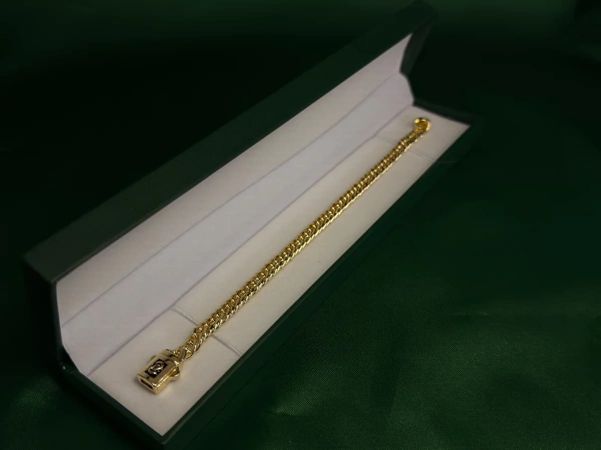 Pulsera Eslabón Fino con Broche de Seguridad en Chapa de Oro 18k