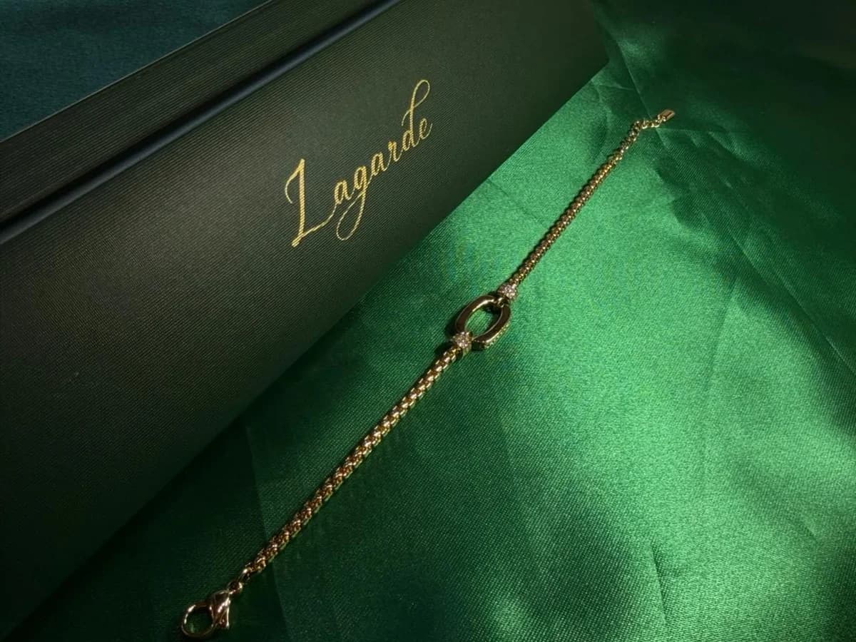 Pulsera Dije Ovalado Central en Chapa de Oro 18k — vista 3