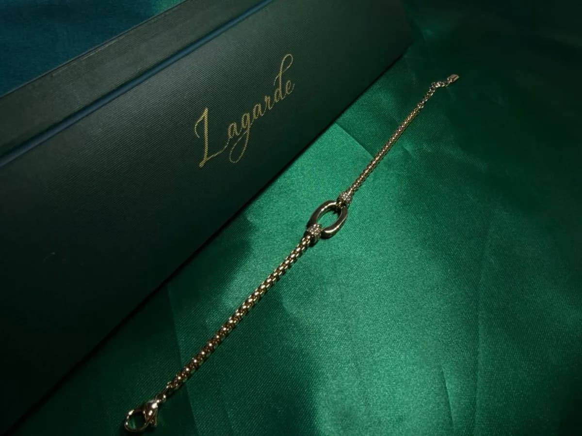 Pulsera Dije Ovalado Central en Chapa de Oro 18k — vista 4