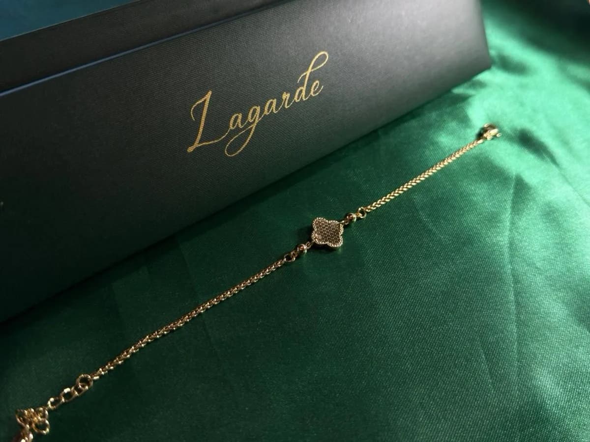 Pulsera Trébol Detallado en Chapa de Oro 18k — vista 5
